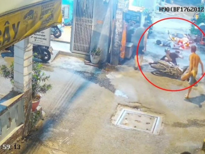 Giao thông - Clip: Kinh hoàng hai xe máy đâm trực diện trong ngõ vì không giảm tốc