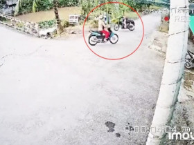 Clip: Phóng nhanh tránh phụ nữ sang đường, thanh niên mất lái lao xuống kênh