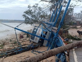 Cảnh tan hoang sau khi siêu bão Ragasa quét qua miền bắc Philippines