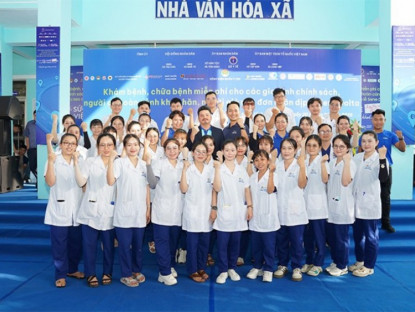 Thông tin doanh nghiệp - Long Châu đồng hành khám, cấp phát thuốc miễn phí cho các hoàn cảnh khó khăn trên địa bàn tỉnh Vĩnh Long