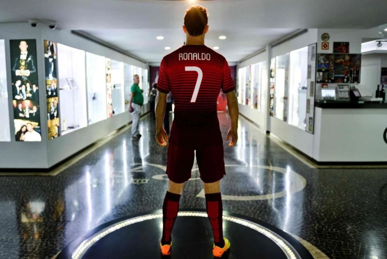 Khám phá bên trong Bảo tàng CR7 tại Hồng Kông: Có gì đặc biệt? - 5