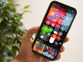 Bị khoá đường lui, người dùng iPhone 