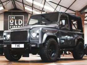 Loạt xe Land Rover Defender tăng giá giúp chủ nhân trở thành triệu phú