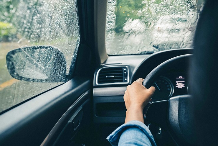 Những lỗi lái xe mùa bão tưởng nhỏ nhưng có thể cướp đi mạng sống - 1