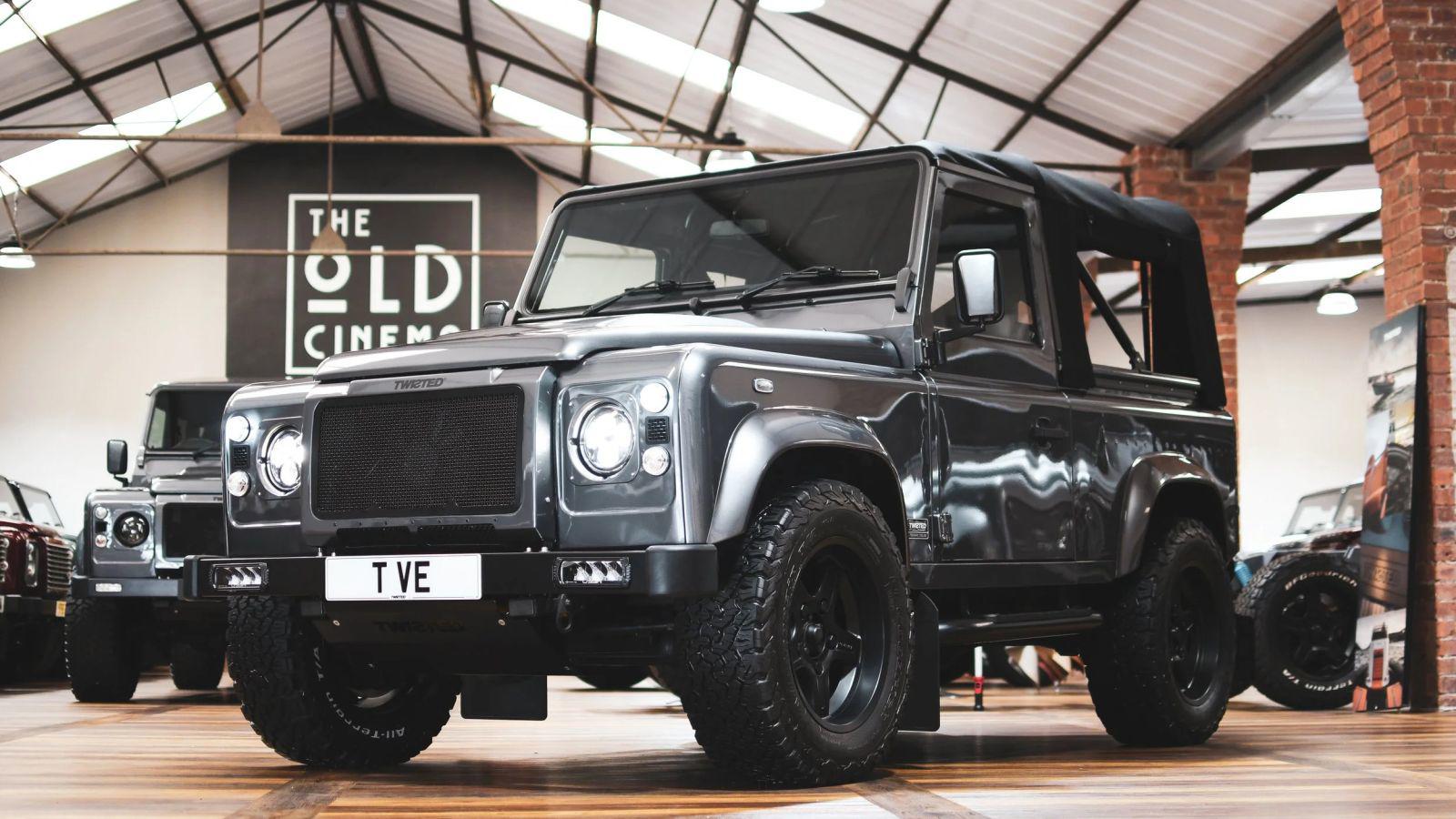 Loạt xe Land Rover Defender tăng giá giúp chủ nhân trở thành triệu phú - 2