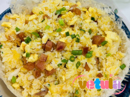 Gia đình - Ngày mưa, mẹ đảm vét tủ lạnh làm cơm rang thập cẩm kiểu &quot;có gì nấu đấy&quot; mà cực ngon