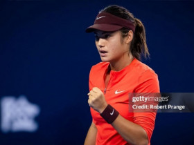 Hấp dẫn tennis China & Japan Open: Mỹ nhân Raducanu thắng dễ, Osaka nhọc nhằn đoạt vé đi tiếp