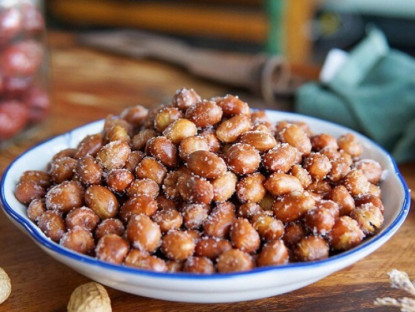 Gia đình - Làm lạc rang muối đừng cho ngay vào chảo, thêm 1 bước và 1 nguyên liệu, để cả tuần vẫn giòn ngon