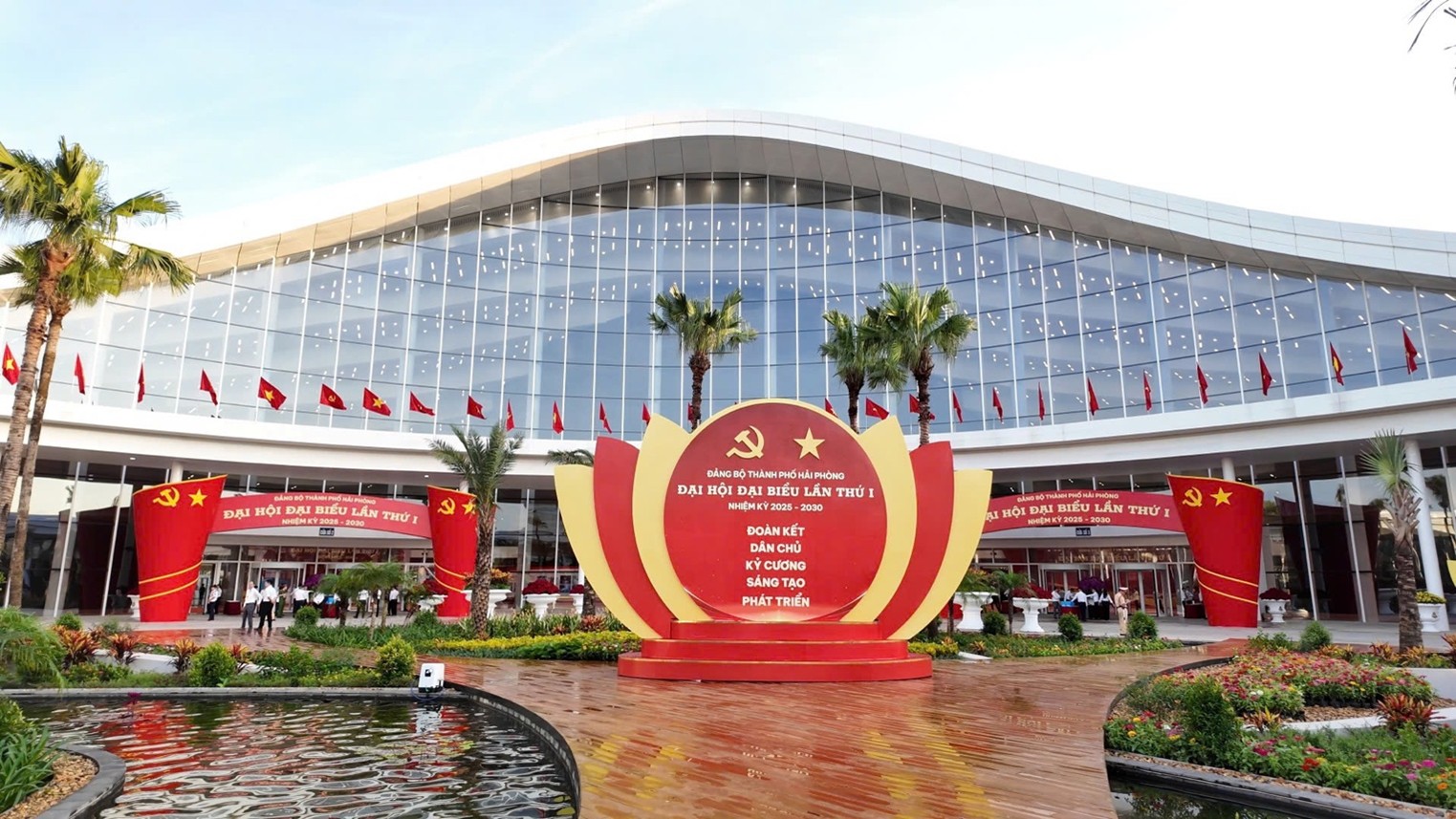 Các khúc “Hải Phòng vươn mình” của tác giả Phạm Hồng Điệp được hát vang tại Đại hội đại biểu Đảng bộ thành phố Hải Phòng lần thứ I - 1