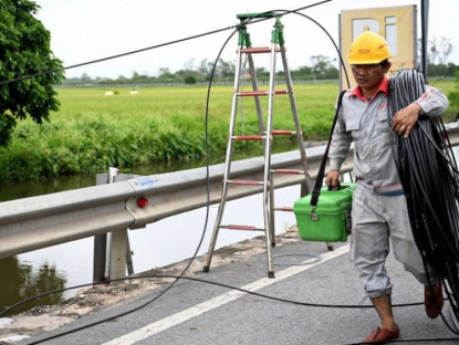 Công nghệ - Bão số 10 mới nhất giật cấp 15 áp sát Huế - Quảng Trị: Sẵn sàng điện thoại vệ tinh, drone
