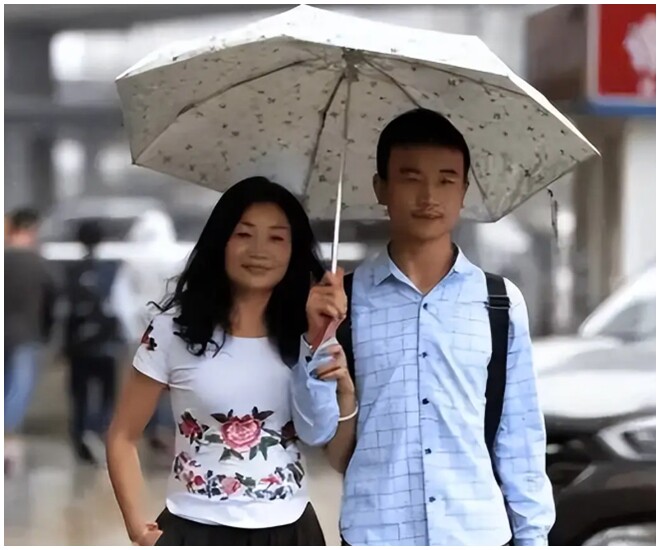 Cuộc sống của chàng trai 23 tuổi cưới vợ 46 tuổi và quyết định không có con, sau 8 năm như thế nào? - 1