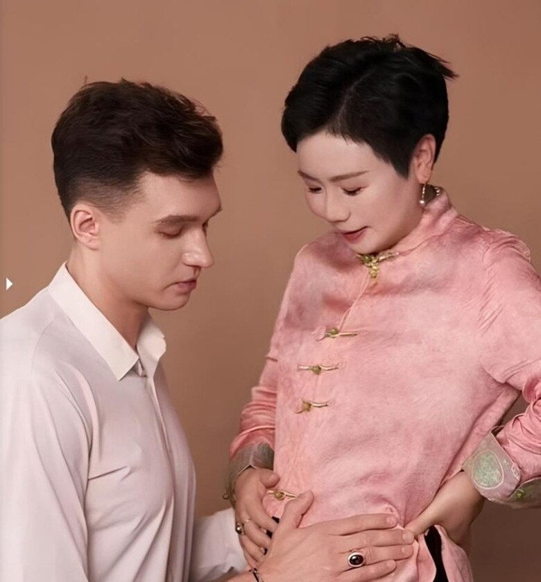 Mẹ đơn thân 46 tuổi mang thai với bạn của con trai, chênh 20 tuổi vẫn được cả gia đình ủng hộ - 3