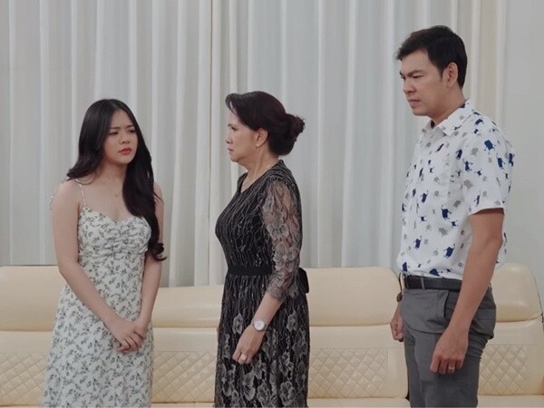 Ngay sau khi bố mất, tôi đuổi mẹ kế ra khỏi nhà nhưng ngã quỵ khi thấy thứ trong hộp gỗ - 2