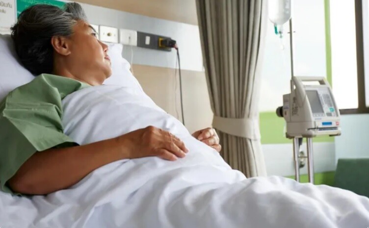 Nghe cách chị giúp việc nói với bố chồng qua camera, tôi lén vào phòng chị lấy đi một thứ - 2