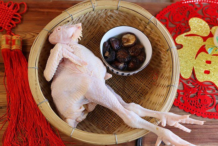 Thả con gà vào nồi cơm điện, 1 tiếng sau được món ngon hương vị ăn đứt ngoài hàng - 1