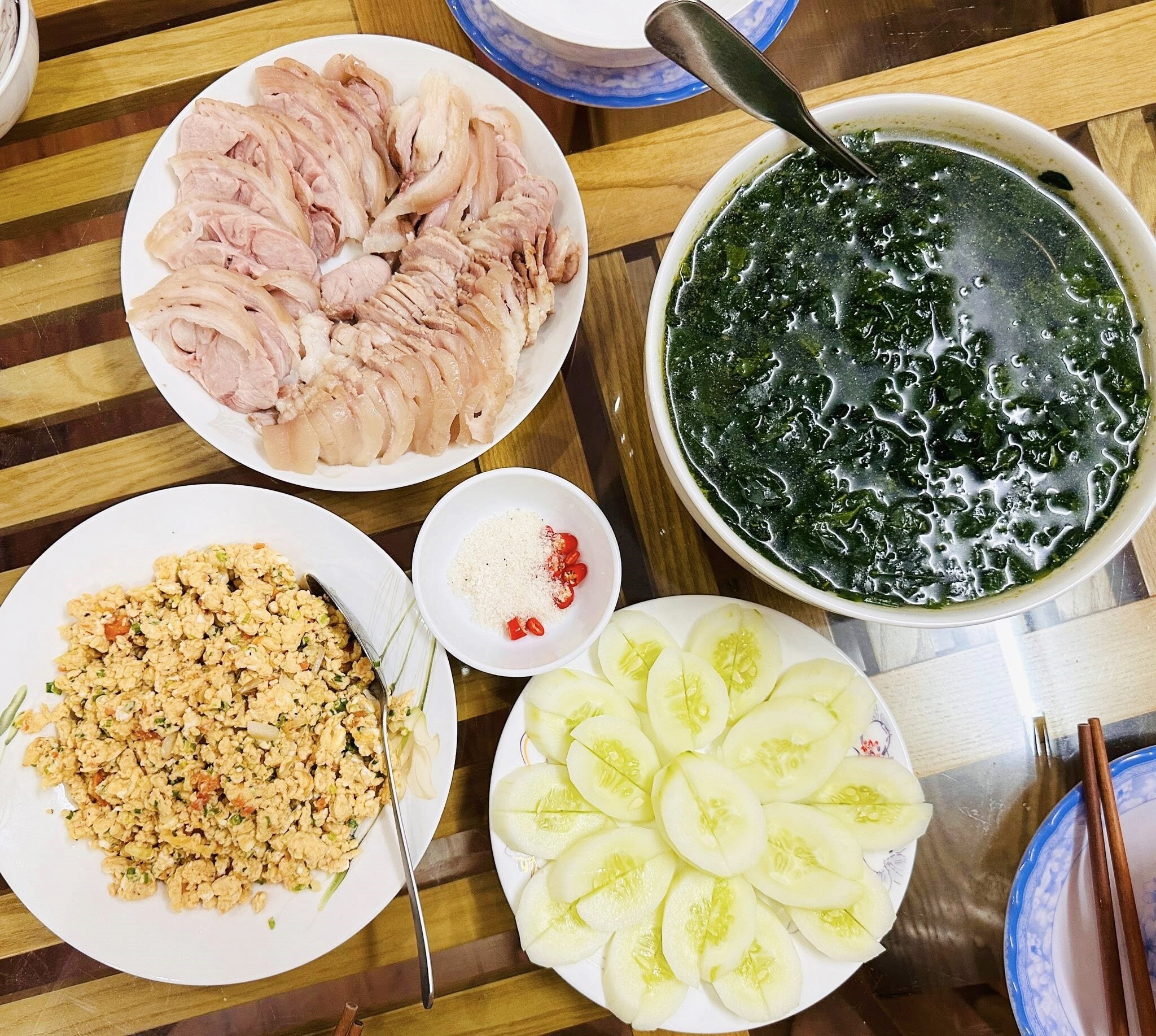 8X có chồng mê cơm nhà, hôm nào đi nhậu tới đêm vẫn dặn vợ &#34;phần cơm nhậu xong về ăn tiếp&#34; - 7