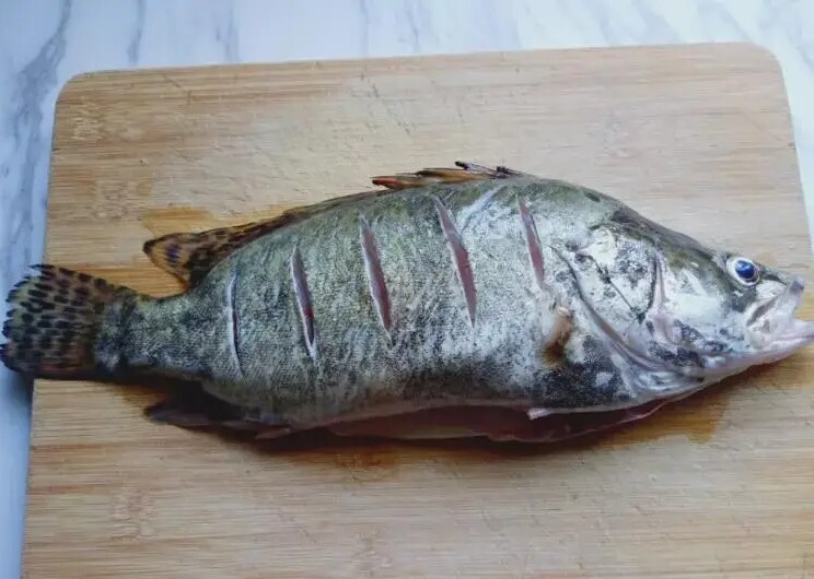 Cá hấp bao lâu thì được? Cho cá vào nồi khi nước sôi hay để nước lạnh? Nhớ 5 bí quyết này, cá hấp sẽ thơm mềm, ngọt thịt! - 2
