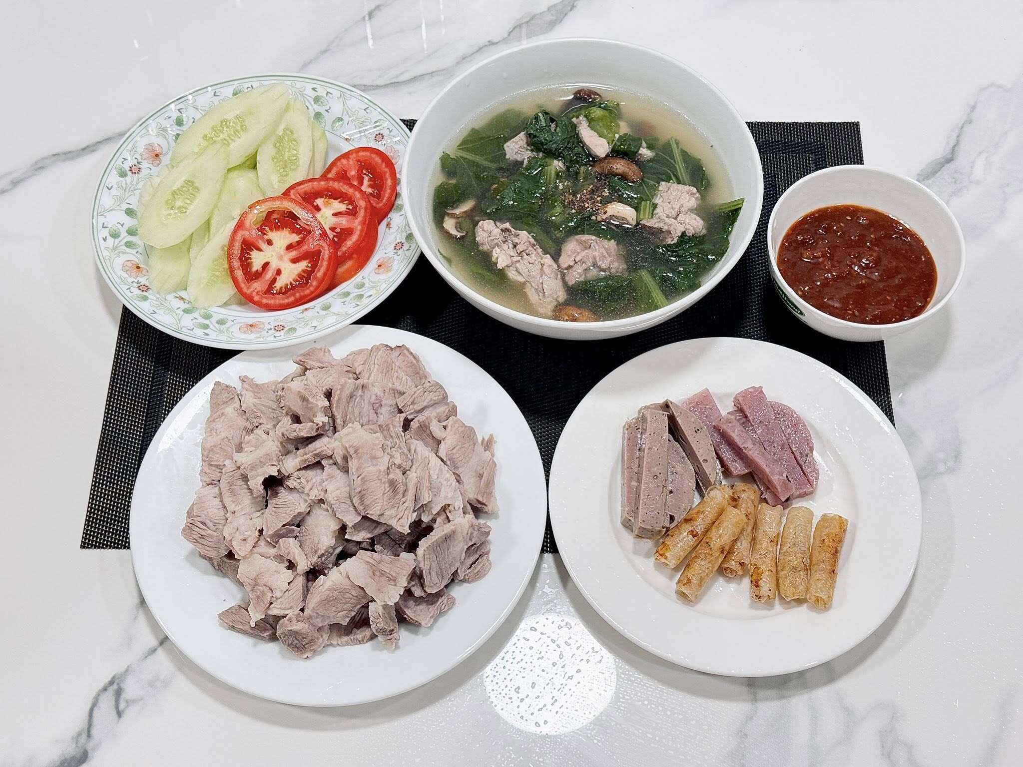 Mẹ bỉm Gen Z vừa khéo chăm con lại chiều chồng, nấu ăn xong còn bày đẹp như ngoài hàng ai thấy cũng khen nức nở - 3
