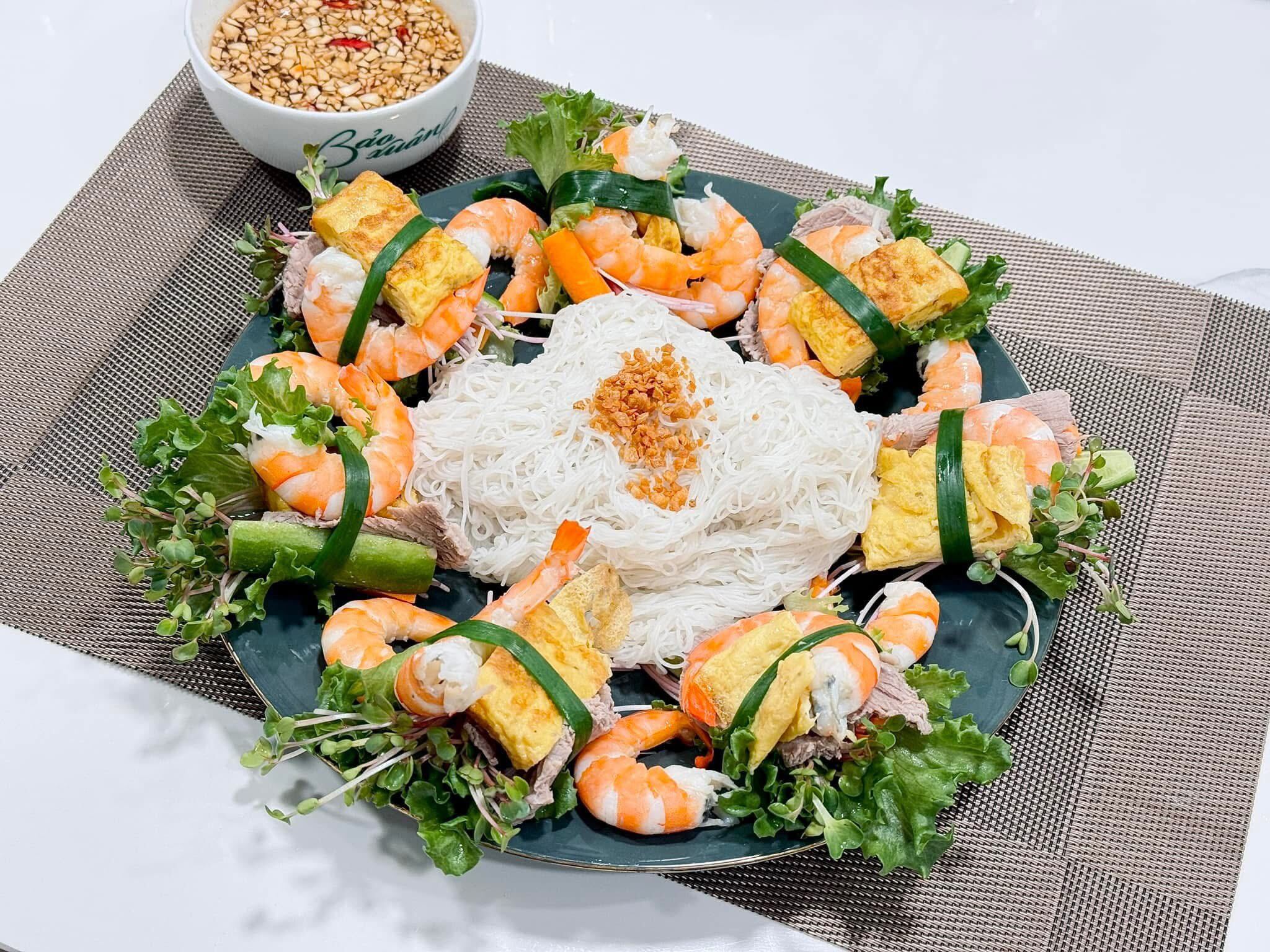 Mẹ bỉm Gen Z vừa khéo chăm con lại chiều chồng, nấu ăn xong còn bày đẹp như ngoài hàng ai thấy cũng khen nức nở - 19