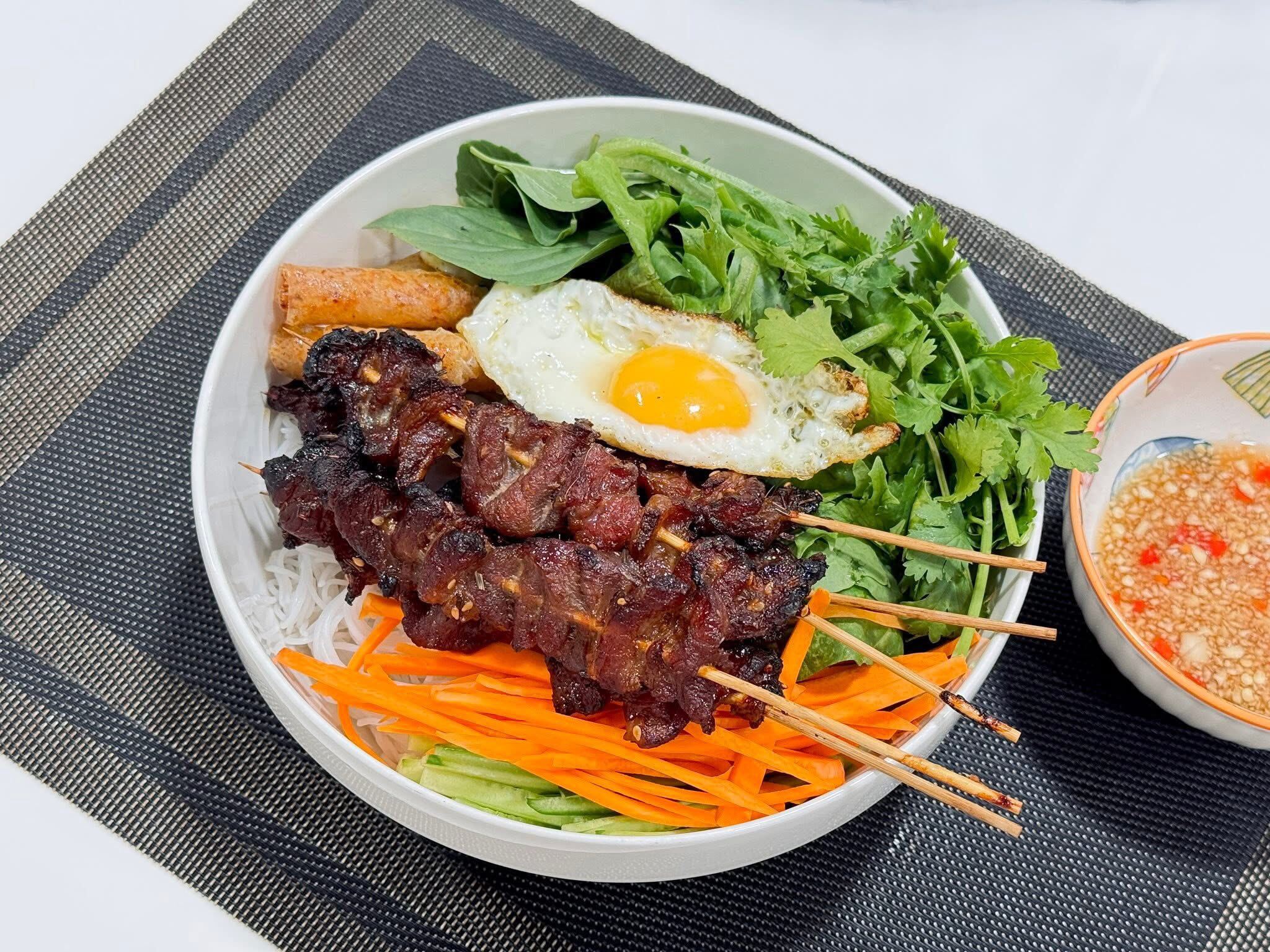 Mẹ bỉm Gen Z vừa khéo chăm con lại chiều chồng, nấu ăn xong còn bày đẹp như ngoài hàng ai thấy cũng khen nức nở - 14