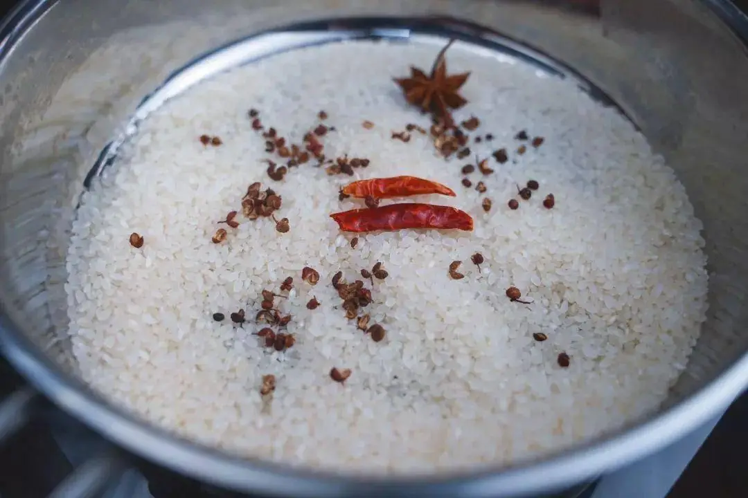 Gạo bị mọt đừng đem phơi nắng nữa! Hãy thử 4 mẹo này, chỉ cần đặt một chút vào bao gạo, cả năm không lo sâu mọt - 4