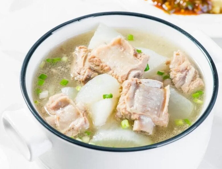 Hầm sườn, người chần nước sôi, người ninh thẳng, đầu bếp tuyên bố 2 cách đều sai, làm thế này mới đúng - 4