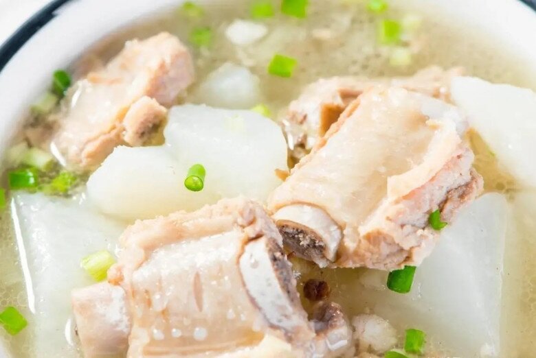 Hầm sườn, người chần nước sôi, người ninh thẳng, đầu bếp tuyên bố 2 cách đều sai, làm thế này mới đúng - 5