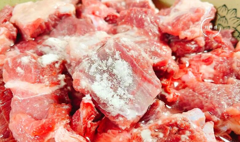 Hầm sườn, người chần nước sôi, người ninh thẳng, đầu bếp tuyên bố 2 cách đều sai, làm thế này mới đúng - 2