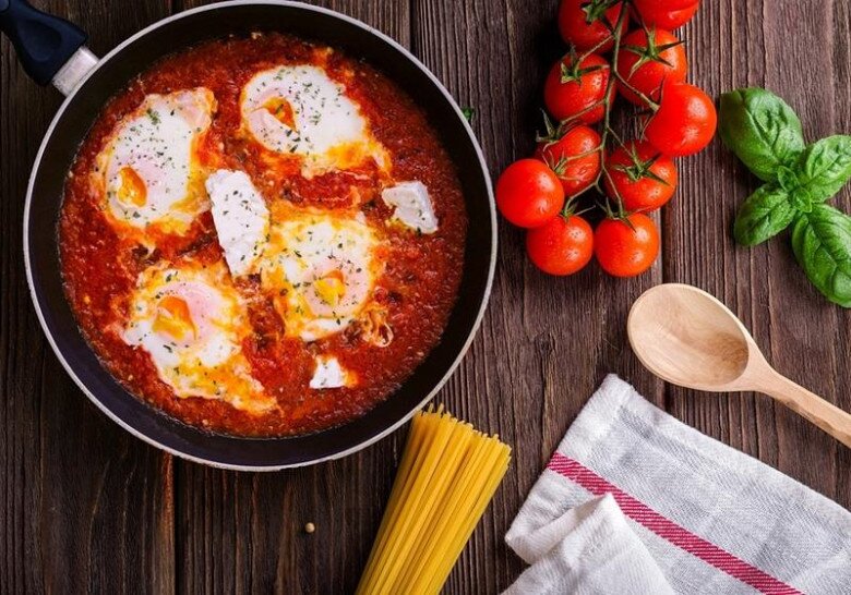 Không cần chần nước sôi, gọt vỏ cà chua dễ dàng như đầu bếp chỉ với 3 bước - 2