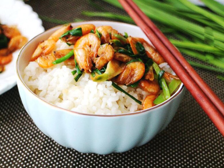Lá này rẻ bèo nhưng giúp giải độc gan, sáng mắt, đem rang với tôm sông được món cực ngon - 11