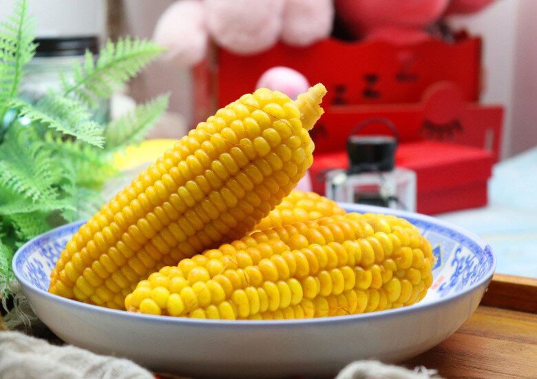 Luộc ngô, chỉ dùng nước thì quá &#34;nghiệp dư&#34;, thêm 2 thứ nữa, bắp nào cũng mềm ngọt, ăn đã miệng - 1