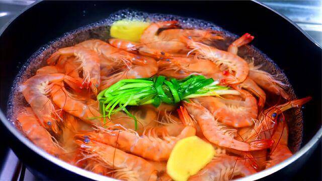 Luộc tôm đừng dùng hành, gừng để khử tanh, chỉ cần thêm vài hạt này tôm chín đỏ au, thơm lừng ai ăn cũng khen - 1