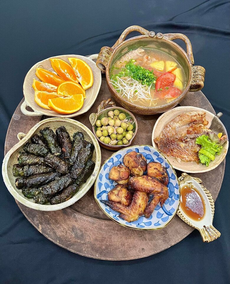 Nữ tiếp viên trưởng hàng không mê nấu ăn, cứ nghỉ bay là lại về vào bếp, nấu những mâm cơm cực ngon - 9