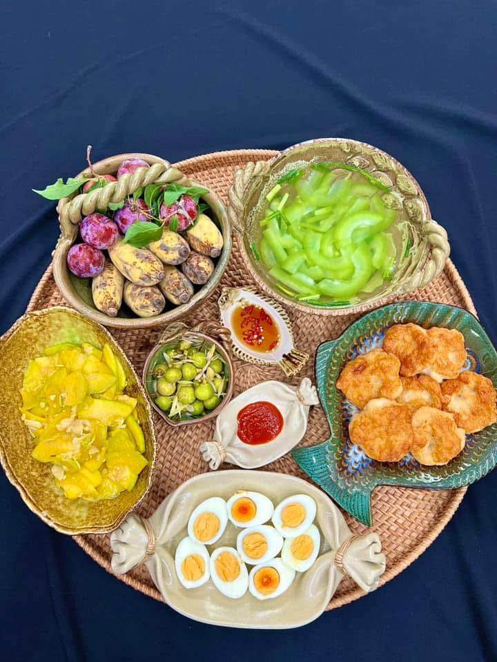 Nữ tiếp viên trưởng hàng không mê nấu ăn, cứ nghỉ bay là lại về vào bếp, nấu những mâm cơm cực ngon - 12