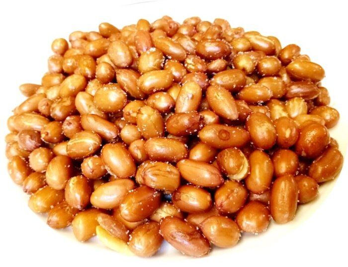 Rang lạc, sai lầm khi thêm muối ngay khi cho ra khỏi chảo, phải thêm bước này lạc mới giòn lâu, thơm phức - 5