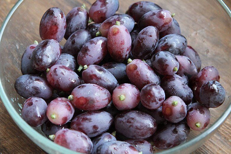 Cắm một cây tăm vào quả nho, thật tuyệt vời giải quyết được nỗi phiền toái lớn của nhiều người, hãy mau học ngay! - 1