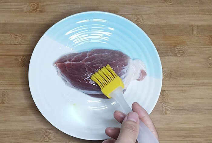 Thịt mua về đừng cho ngay vào tủ lạnh, bôi thêm thứ này lên, thịt để được lâu, lúc nào cũng tươi như mới - 4