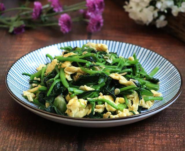 Trứng đem nấu với loại rau bán đầy chợ nhưng vitamin K gấp 60 lần trứng vịt, được món ăn với cơm đậm đà, ngon miệng giá lại rẻ - 10