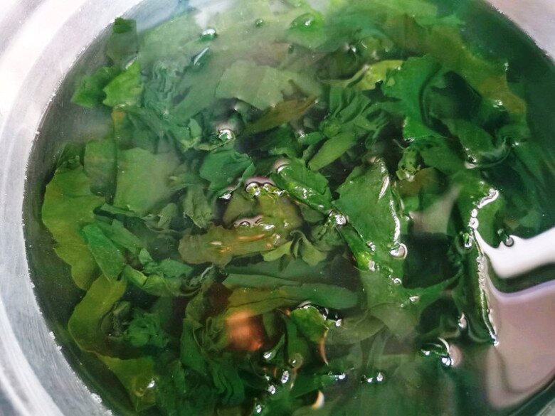 Trứng nấu canh với rau này canxi tăng nhiều lần, cực tốt cho xương chân tay chắc khỏe, người già trẻ em ăn đều được - 3