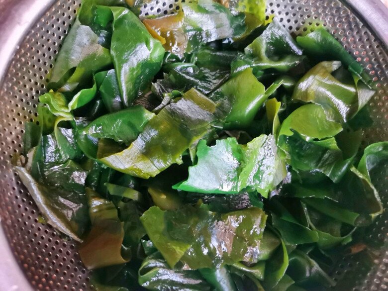 Trứng nấu canh với rau này canxi tăng nhiều lần, cực tốt cho xương chân tay chắc khỏe, người già trẻ em ăn đều được - 4