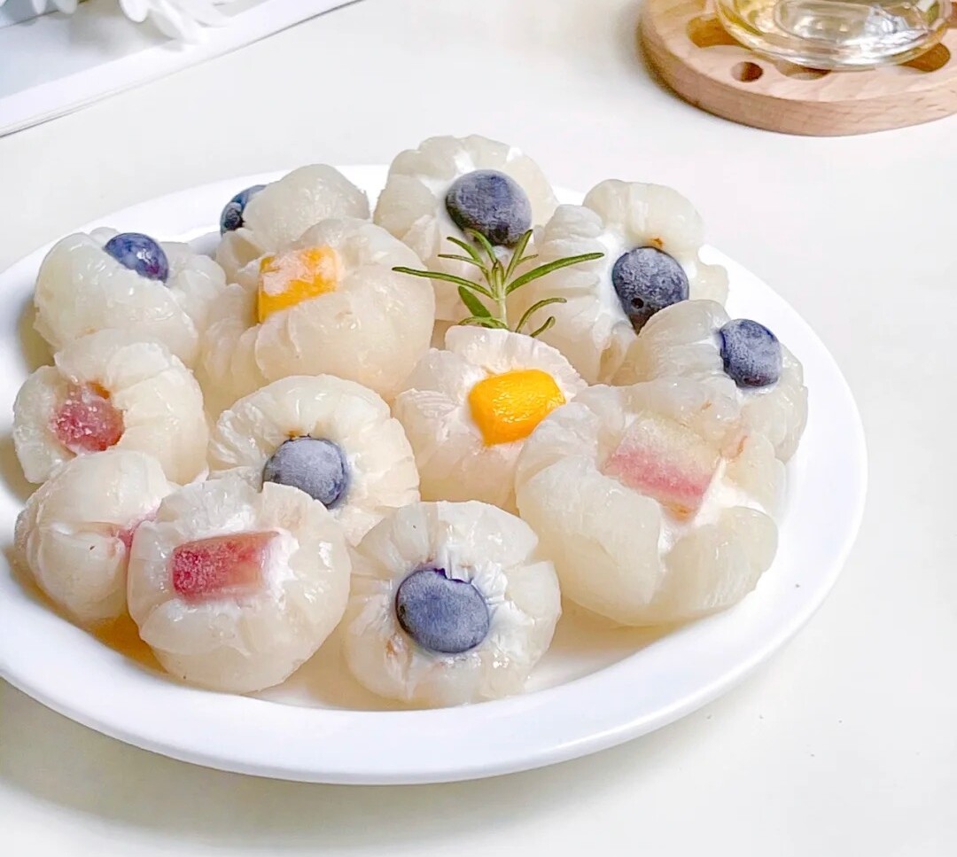 Quả vải chưa bao giờ hot đến thế: Khúc bạch vải, vải chiên xù, vải nhồi thịt gây bão mạng xã hội - 11