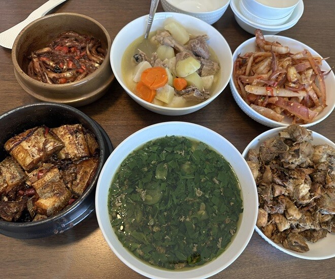 Dương Triệu Vũ khoe mâm cơm nhà dân dã, người hâm mộ rần rần đoán &#34;bếp trưởng&#34; là nhân vật nổi tiếng này! - 1