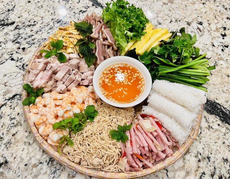 Mâm cơm thuần Việt dân dã đến bất ngờ của gia đình nữ diễn viên nổi tiếng VTV giữa trời Tây - 4