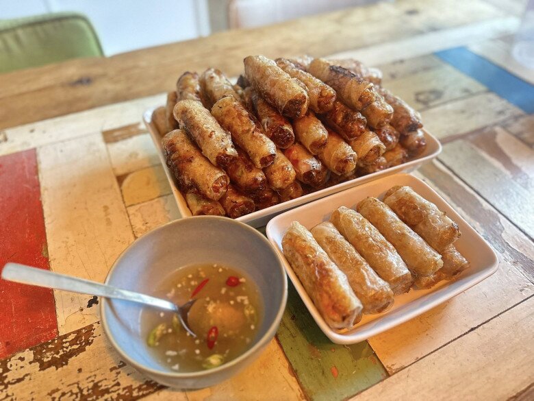 Nữ ca sĩ Hà Nội 1 năm mới &#34;làm dâu&#34; 1 lần, cuốn cả trăm cái nem với 4 nồi nhân ở nhà chồng - 7