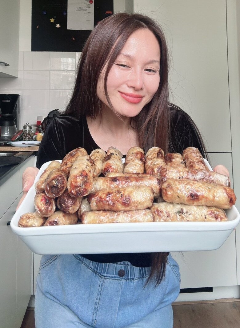 Nữ ca sĩ Hà Nội 1 năm mới &#34;làm dâu&#34; 1 lần, cuốn cả trăm cái nem với 4 nồi nhân ở nhà chồng - 8