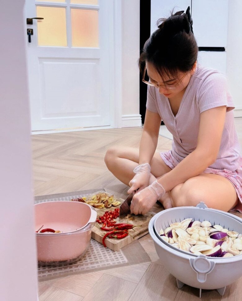 Nữ diễn viên nổi tiếng VTV là công an tham gia A80, được gọi là &#34;Khối cà muối&#34; vì chuyên muối cà chiều chồng - 2