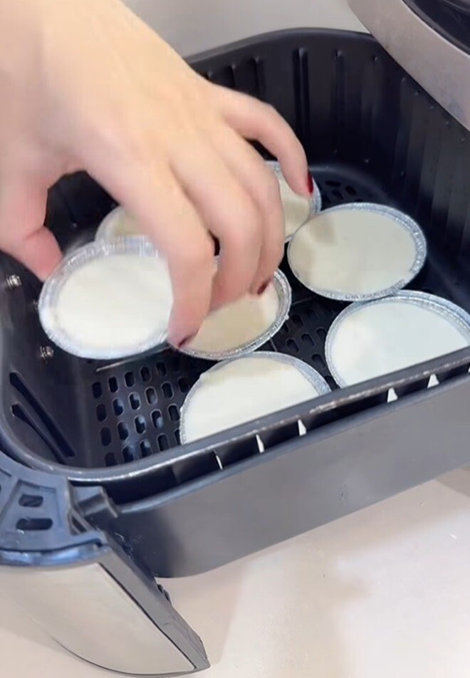 Vợ xinh của NSND Công Lý vào bếp làm món bánh thơm nức nở: &#34;Bạn bè em ai cũng khen ngon&#34; - 5