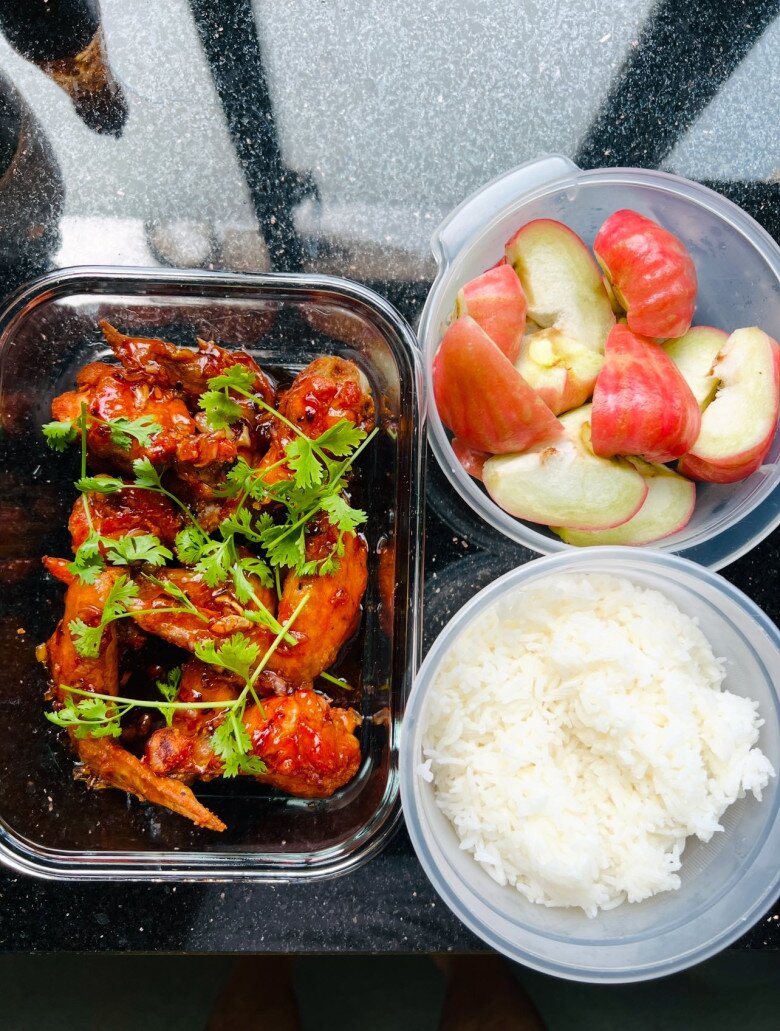 Ai ngờ &#34;Vua cá Koi&#34; Thắng Ngô là ông bố đảm thế này, chăm làm cơm hộp cho con gái cưng học ngay cạnh nhà - 2