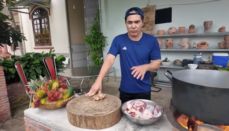 Xúc động: Diễn viên 52 tuổi nấu cho mẹ món ăn từ dược liệu quý, ai cũng khen người con có hiếu - 2