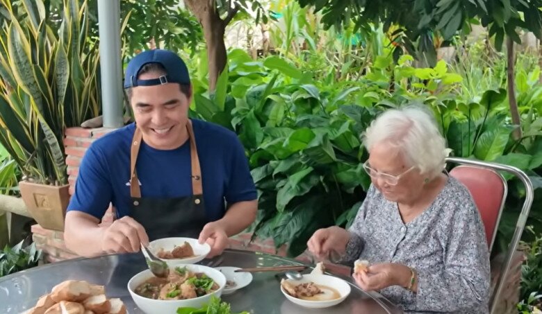 Xúc động: Diễn viên 52 tuổi nấu cho mẹ món ăn từ dược liệu quý, ai cũng khen người con có hiếu - 7